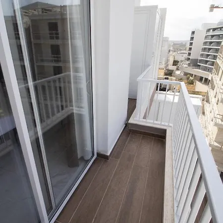 Seafront Penthouse St. Paul's Bay
