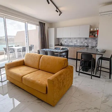 Seafront Penthouse St. Paul's Bay